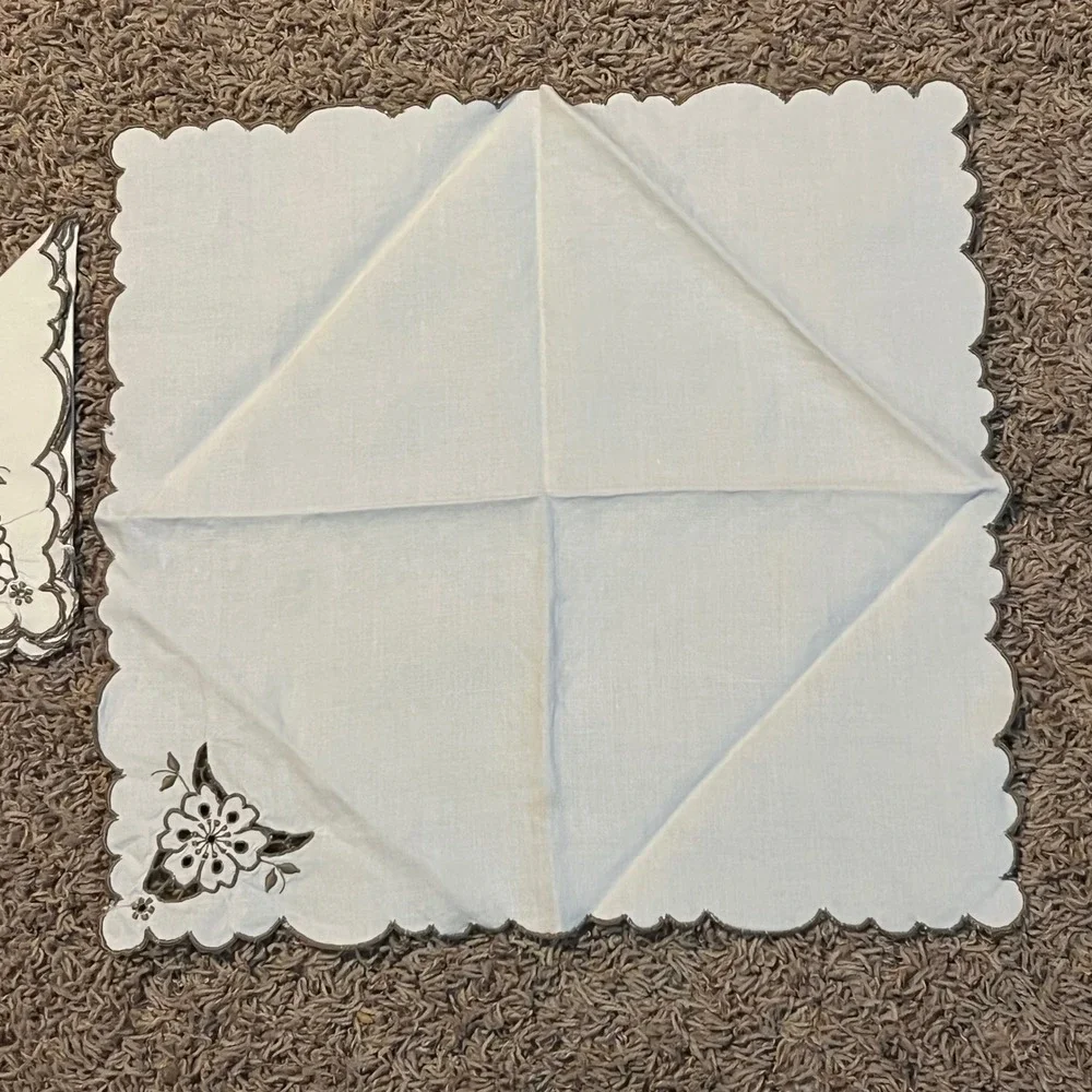Vintage White Linen Napkins Set 4 Scalloped Edge Grey Floral Embroidery Square